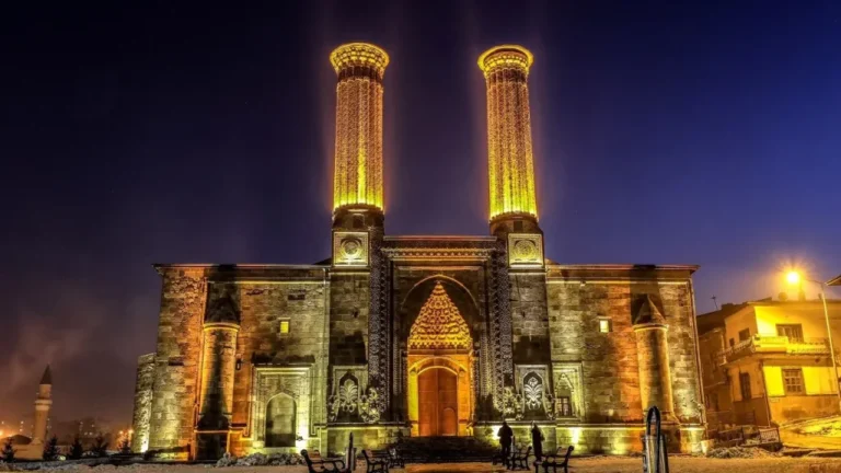 Çifte Minareli Medrese: Erzurum’un Selçuklu Mirası