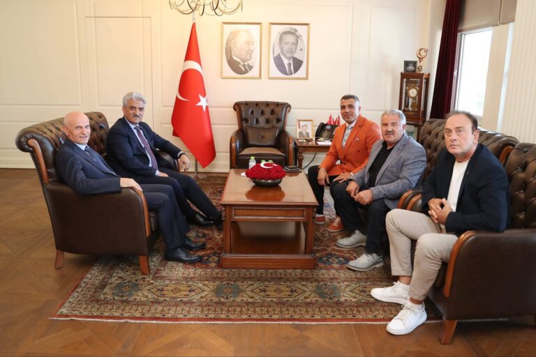 Vakıf Yönetim Kurulumuzdan Düzce Valimiz Sayın Mehmet Makas’a Ziyaret